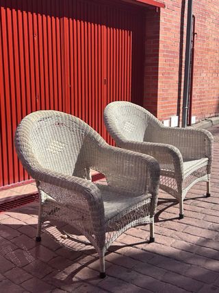 Tres butaca de mimbre blanca en miy buen estado