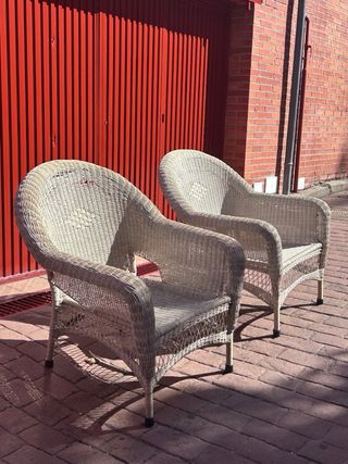 Tres butaca de mimbre blanca en miy buen estado