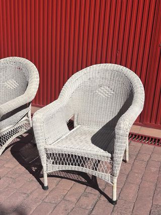 Tres butaca de mimbre blanca en miy buen estado