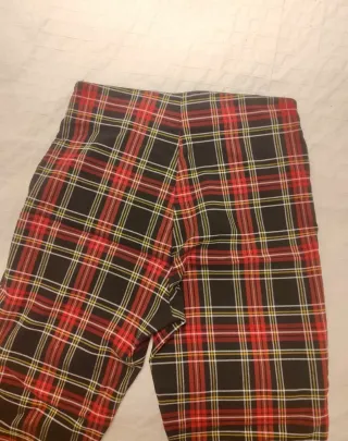 Pantalón Zara estampado escocés Talla S