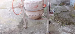 Hormigonera pequeña en buen estado