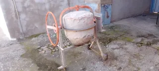 Hormigonera pequeña en buen estado