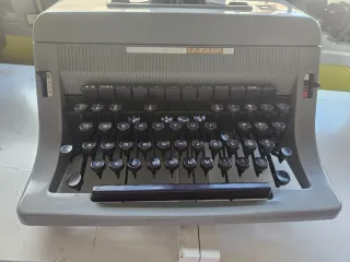 Máquina de escribir Olivetti Linea 88