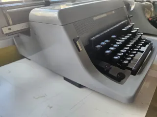 Máquina de escribir Olivetti Linea 88