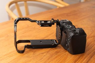 Canon EOS R8 +3 baterías originales +Jaula smalrig