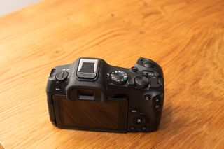 Canon EOS R8 +3 baterías originales +Jaula smalrig