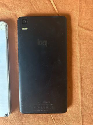 2 móviles Huawei rotos y un movil bq roto