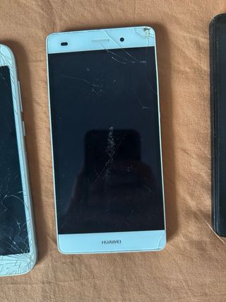2 móviles Huawei rotos y un movil bq roto
