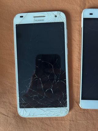 2 móviles Huawei rotos y un movil bq roto