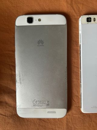 2 móviles Huawei rotos y un movil bq roto