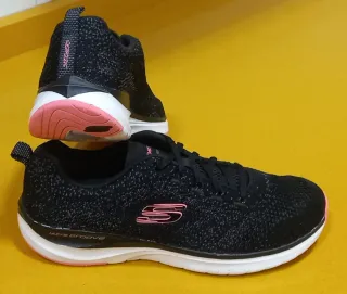 Zapatillas Skechers Negras y Rosas