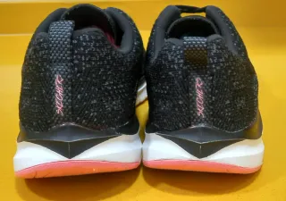 Zapatillas Skechers Negras y Rosas