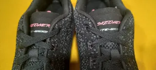 Zapatillas Skechers Negras y Rosas