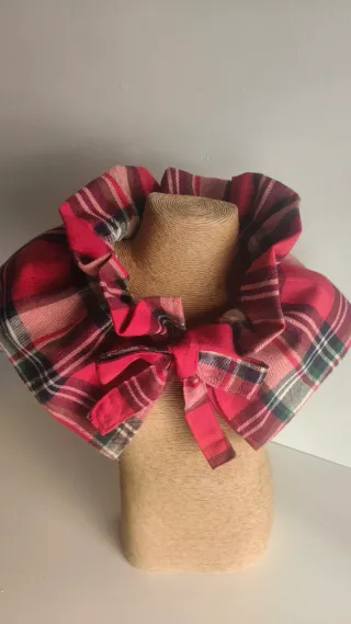 Cuello decorativo tartán rojo