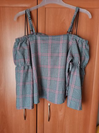 Blusa cuello barco con tirantes