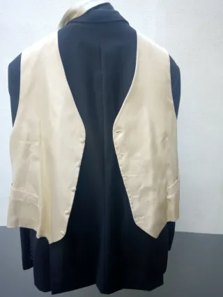 Traje completo negro y beige