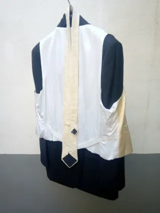 Traje completo negro y beige