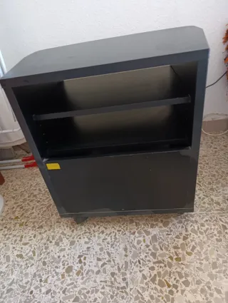 Mesa TV madera y cristal con ruedas