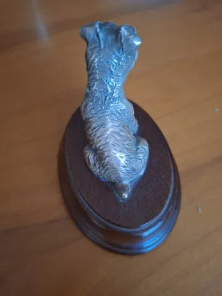 Figura perro Schnauzer base madera