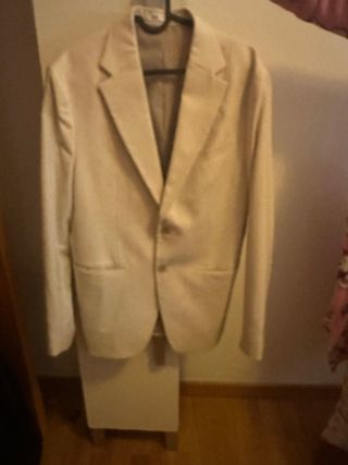 Traje Zara juvenil color crema