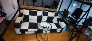 Sofá 2 plazas tapizado en Alcántara.