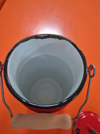 Lechera antigua roja