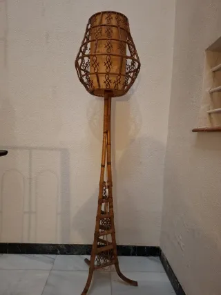 LAMPARA DE PIE DE CAÑA