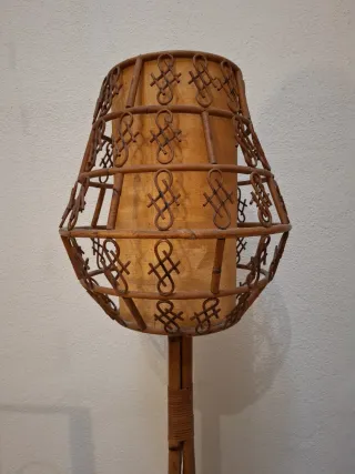 LAMPARA DE PIE DE CAÑA