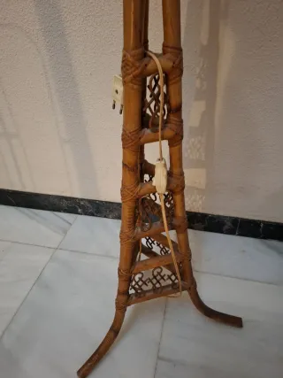 LAMPARA DE PIE DE CAÑA
