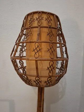 LAMPARA DE PIE DE CAÑA