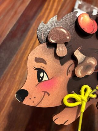 Juguete erizo para ensartar