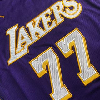 Camiseta Doncic 2026 talla M Lakers