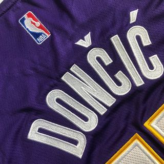 Camiseta Doncic 2026 talla M Lakers