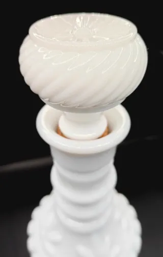 Licorera Vintage Milk Glass - DRB 230 (Año 1958)