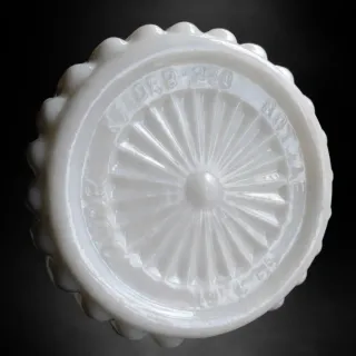 Licorera Vintage Milk Glass - DRB 230 (Año 1958)