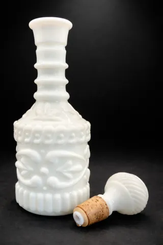 Licorera Vintage Milk Glass - DRB 230 (Año 1958)