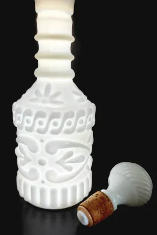 Licorera Vintage Milk Glass - DRB 230 (Año 1958)