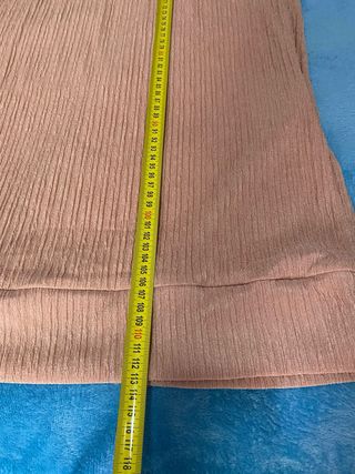 Vestido largo con capucha y bolsillos