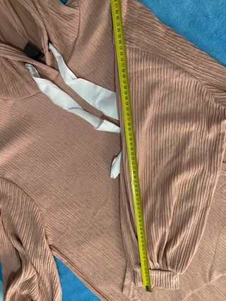 Vestido largo con capucha y bolsillos