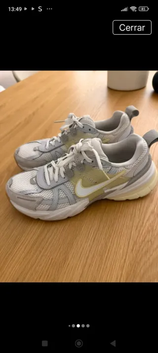 Zapatillas Nike V2K Run Mujer Gris/Blanco.