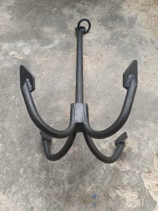 Ancla de barco de hierro