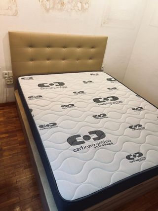 Colchón con base tapizada