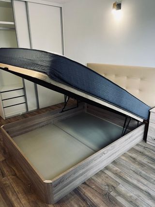 Colchón con base tapizada