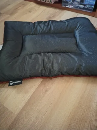 Lote nuevo de Cama, Comedero, bebedero, alfombrill
