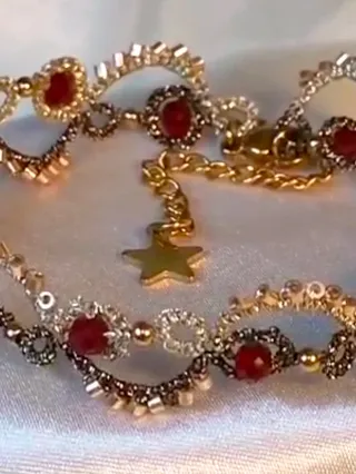 Pulsera Frivolité Hilo Metalizado Perlas Rojas