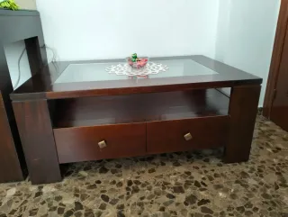 Mesa de centro madera oscura y cristal