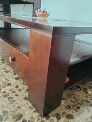 Mesa de centro madera oscura y cristal