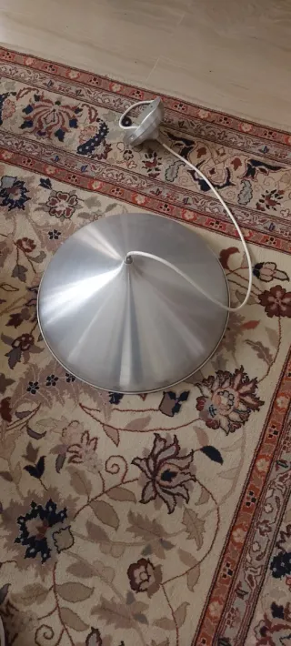 Lámpara de techo metálica plateada