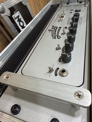 Amplificador Bajo Aguilar DB750 con rack