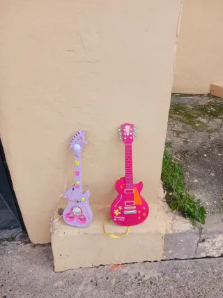 Guitarras de juguete (4 unidades)